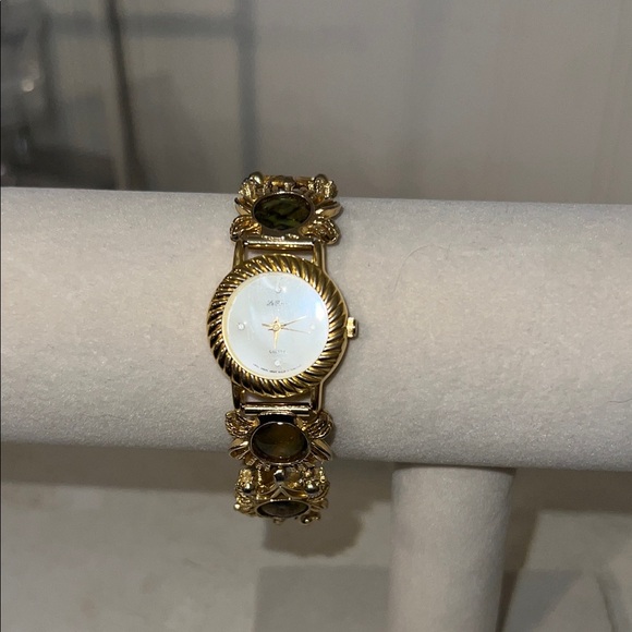 Vintage Le Baron ladies watch main image 5